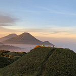 Gunung Prau: Surga di Atas Awan dengan Golden Sunrise Terbaik di Jawa Tengah image
