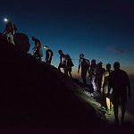 Tren Hiking Malam, Sensasi Berbeda Menaklukkan Puncak image